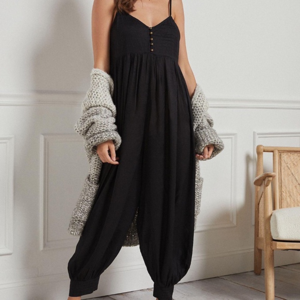 ISO👀Anthropologie Relaxed Lounge Jumpsuit M Petit